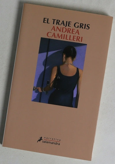 El traje gris