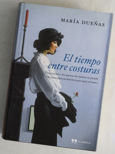 El tiempo entre costuras