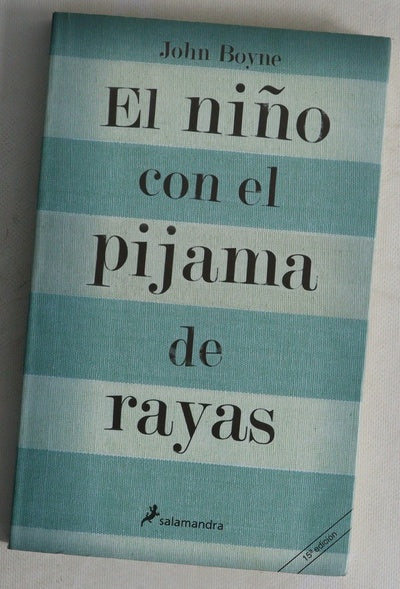 El niño con el pijama de rayas