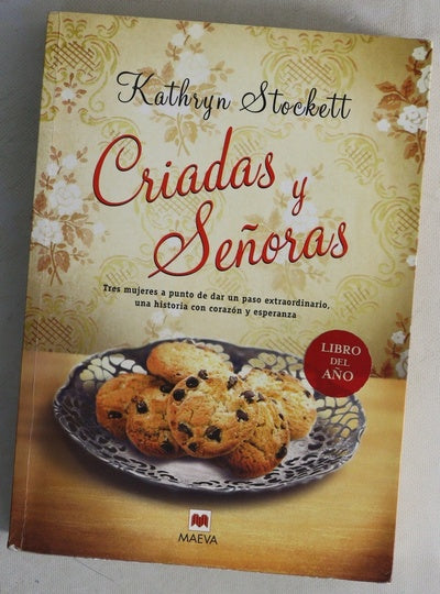 Criadas y Señoras : tres mujeres a punto de dar un paso extraordinario, una historia con corazón y esperanza