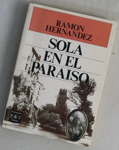 Sola en el paraíso