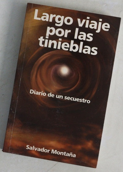 Largo viaje por las tinieblas diario de un secuestro
