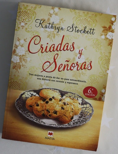 Criadas y Señoras : tres mujeres a punto de dar un paso extraordinario, una historia con corazón y esperanza