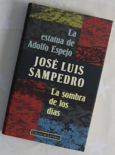 La estatua de Adolfo Espejo La sombra de los días