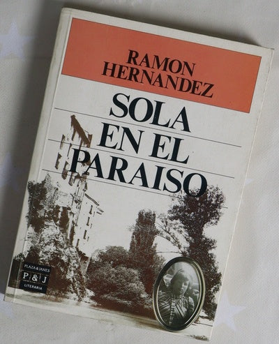 Sola en el paraíso