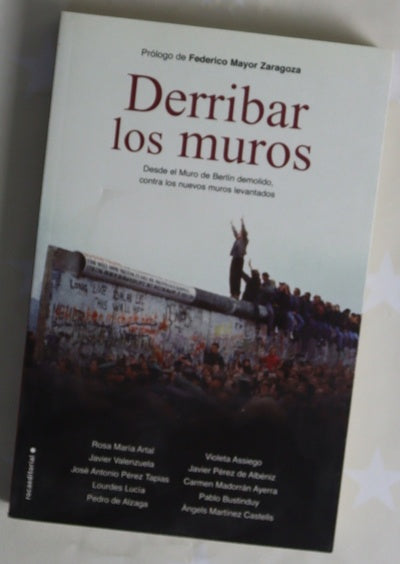 Derribar los muros : desde el muro de Berlín demolido, contra los nuevos muros levantados