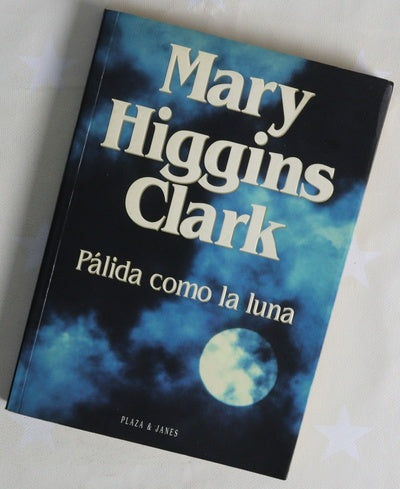 Pálida como la luna