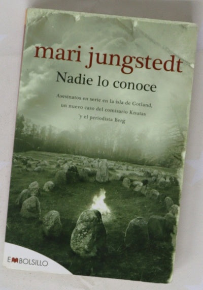 Nadie lo conoce asesinatos en serie en la isla de Gotland, un nuevo caso del comisario Knutas y el periodista Berg