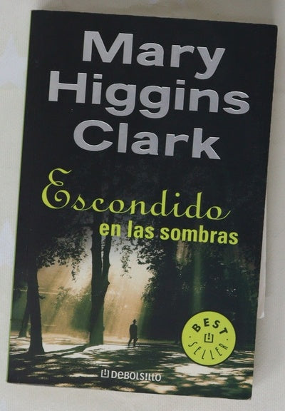 Escondido en las sombras