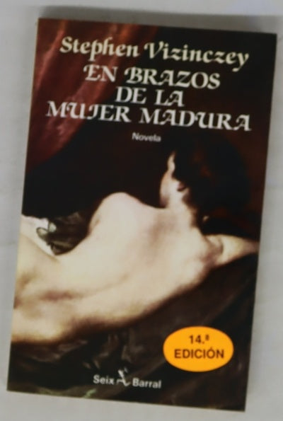 En brazos de la mujer madura 
