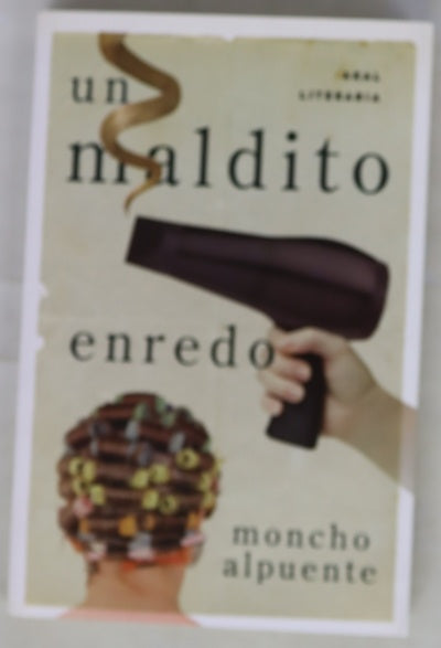 Un maldito enredo