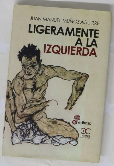 Ligeramente a la izquierda