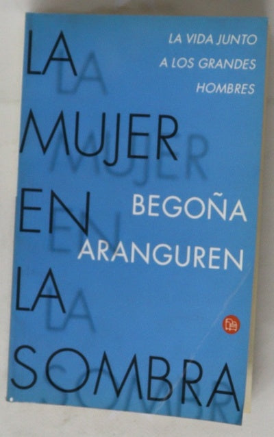 La mujer en la sombra