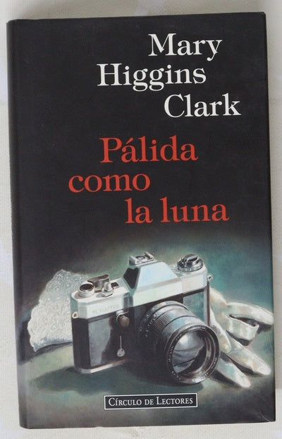 Pálida como la luna