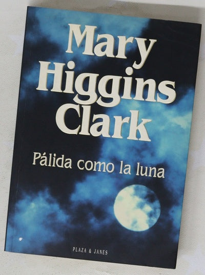 Pálida como la luna