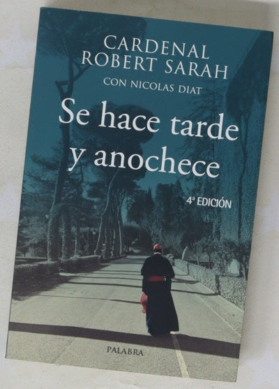 Se hace tarde y anochece