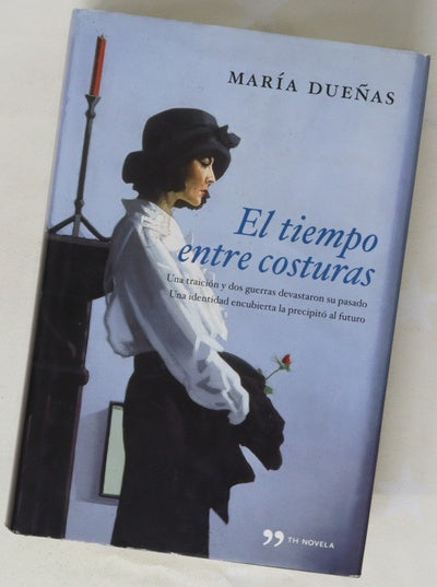 El tiempo entre costuras