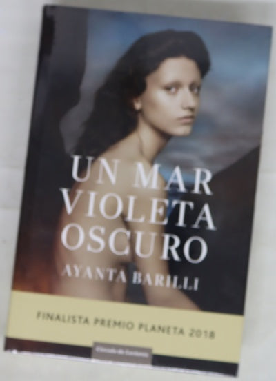 Un mar violeta oscuro