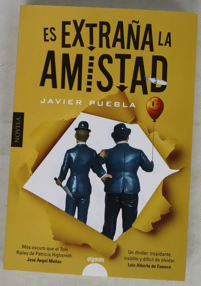 Es extraña la amistad