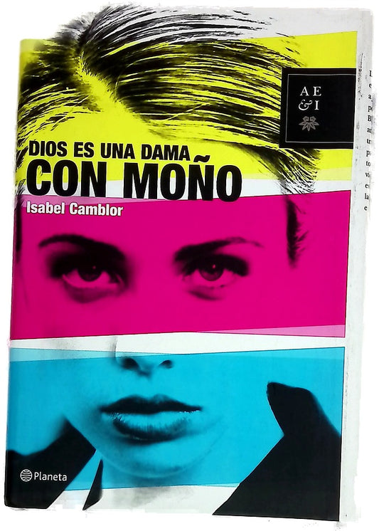 Dios es una dama con moño