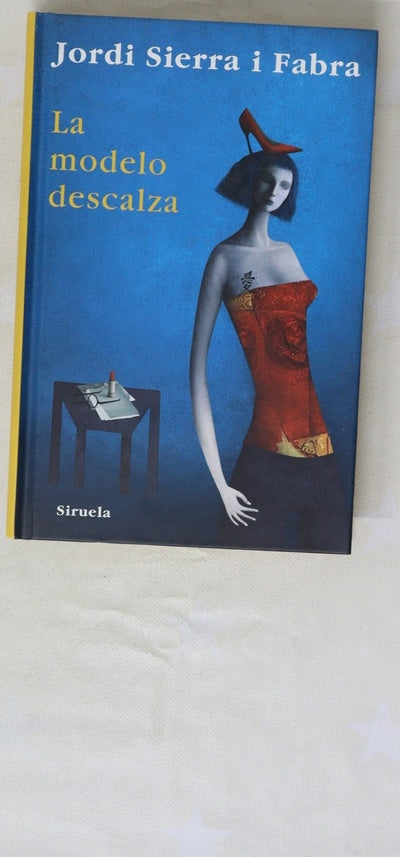 La modelo descalza