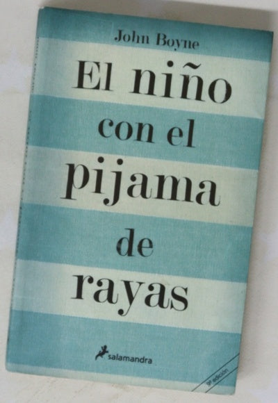 El niño con el pijama de rayas