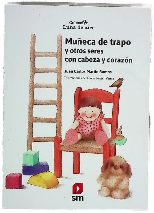 Muñeca de trapo y otros seres con cabeza y corazón