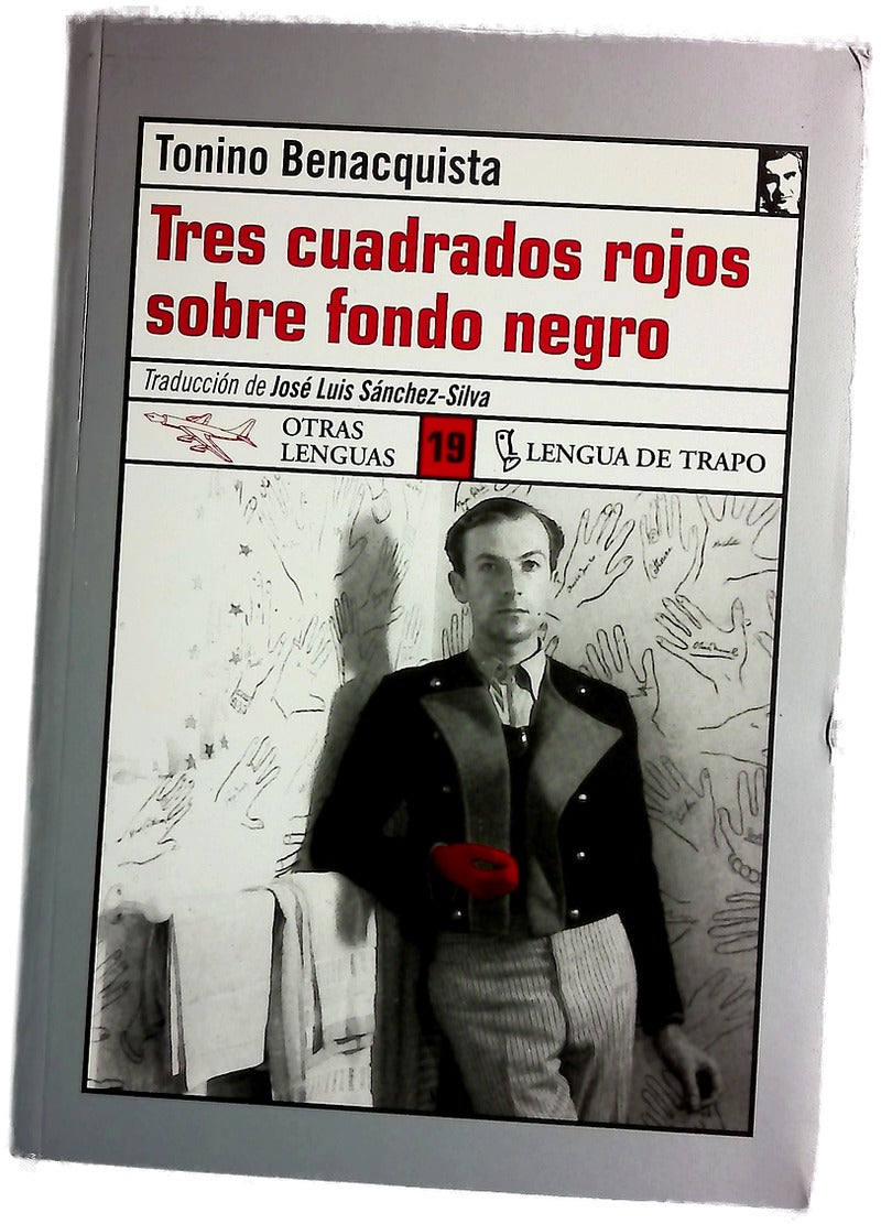 Tres cuadrados rojos sobre fondo negro