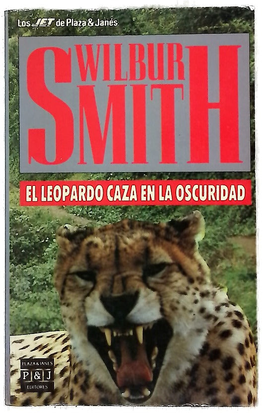 El leopardo caza en la oscuridad