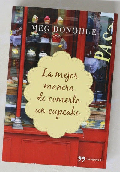 La mejor manera de comerte un cupcake