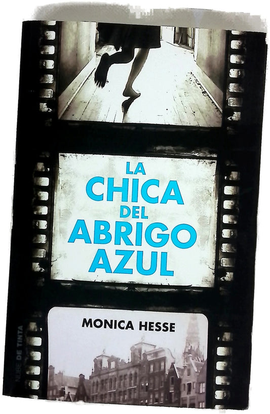 La chica del abrigo azul