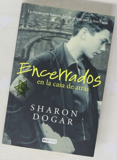 Encerrados en la casa de atrás