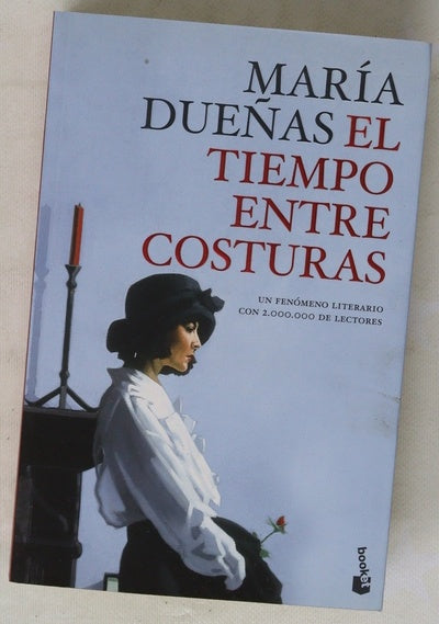 El tiempo entre costuras