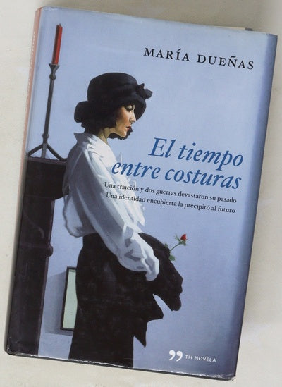 El tiempo entre costuras