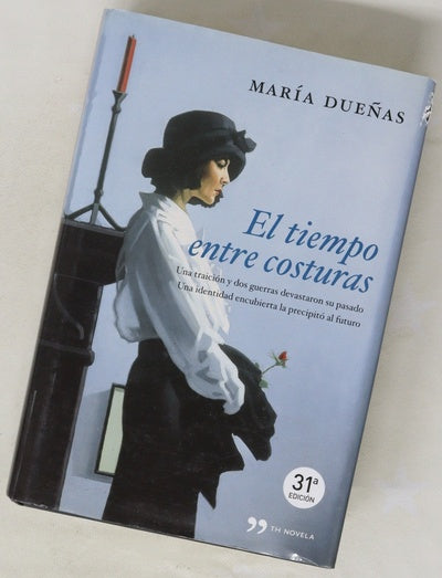 El tiempo entre costuras