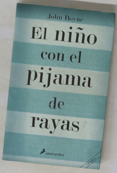 El niño con el pijama de rayas