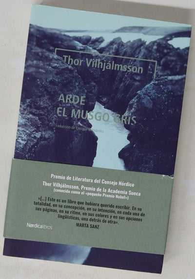 Arde el musgo gris
