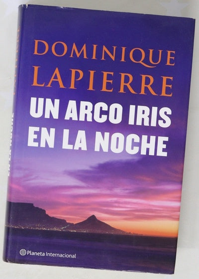 Un arco iris en la noche