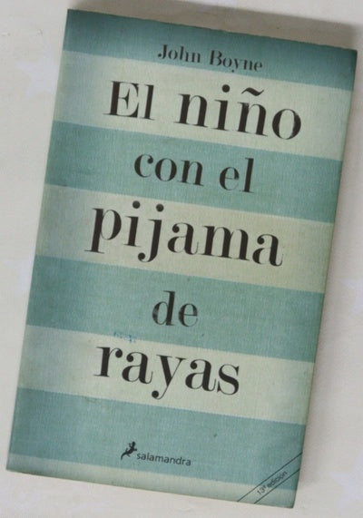 El niño con el pijama de rayas