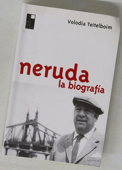 Neruda la biografía