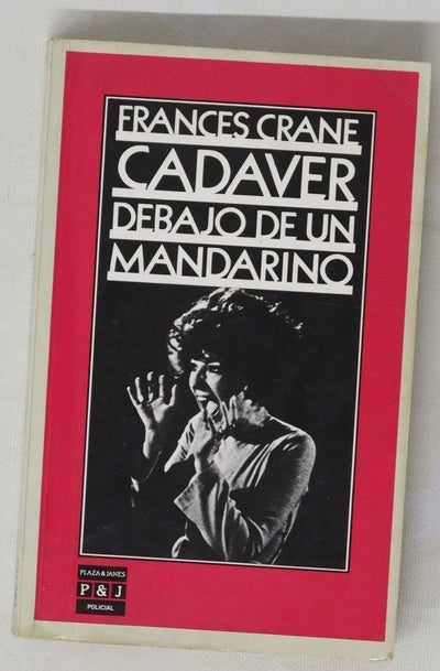 Cadáver debajo de un mandarino