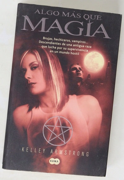 Algo más que magia brujas, hechiceros, vampiros-- descendientes de una antigua raza que lucha por su supervivencia en un mundo hostil