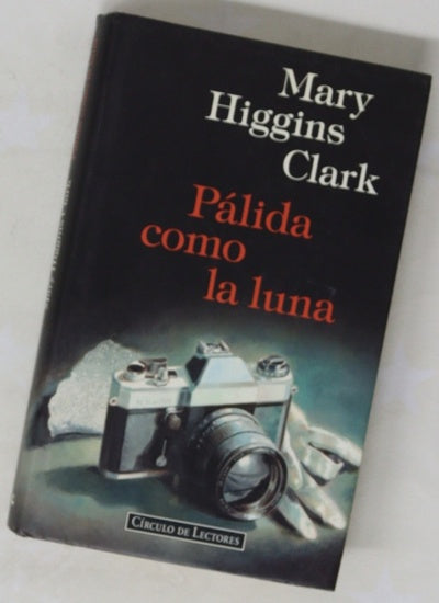 Pálida como la luna