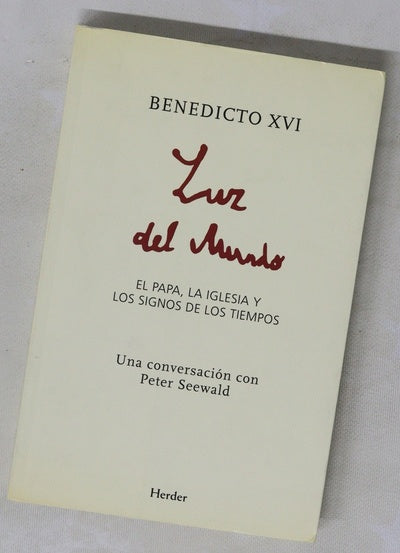 Luz del mundo : el papa, la Iglesia y los signos de los tiempos una conversación con Peter Seewald