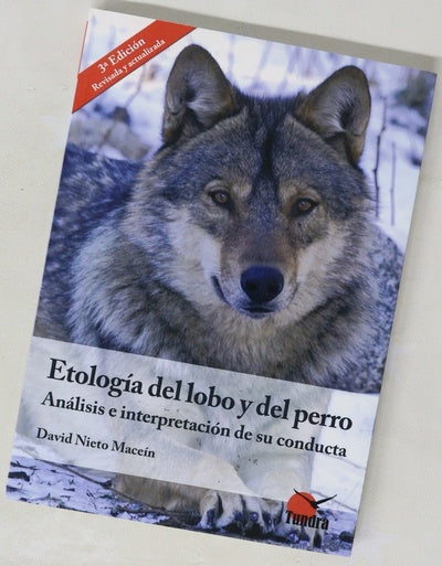 Etología del lobo y del perro : análisis e interpretación de su conducta
