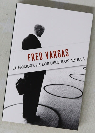 El hombre de los círculos azules