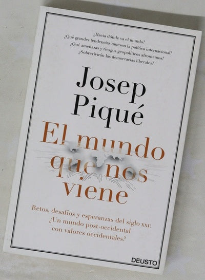El mundo que nos viene : retos, desafíos y esperanzas del siglo XXI : ¿un mundo post-occidental con valores occidentales?