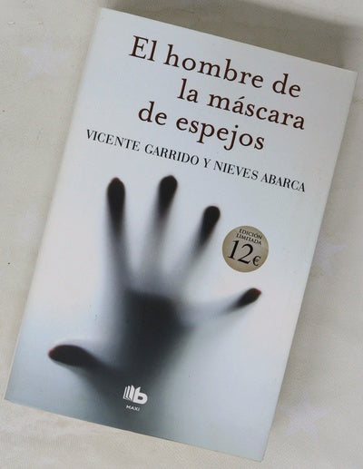 El hombre de la máscara de espejos