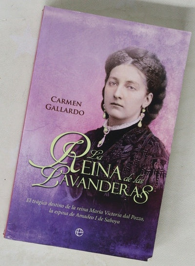 La reina de las lavanderas : el trágico destino de la reina María Victoria dal Pozzo, la esposa de Amadeo I de Saboya