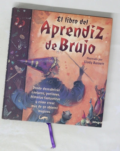 El libro del aprendiz de brujo donde descubrirás conjuros, pociones, historias fantásticas y cómo crear más de 50 objetos mágicos